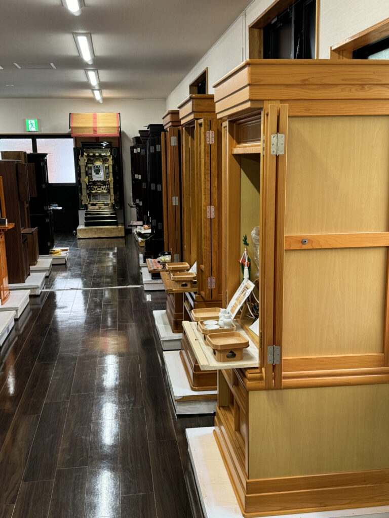 株式会社おおの 仏壇・墓石展示場