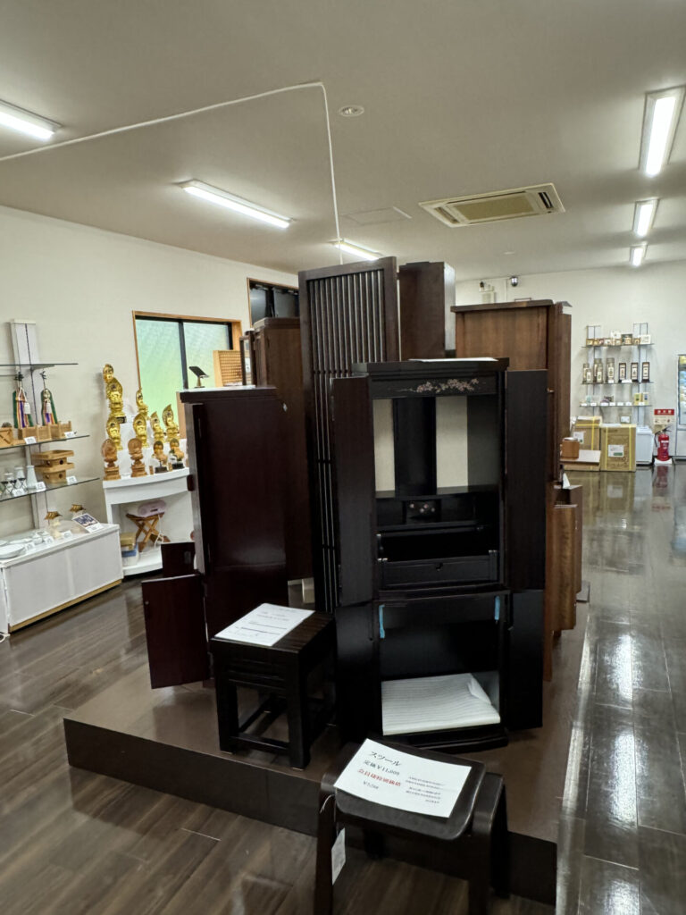 株式会社おおの 仏壇・墓石展示場