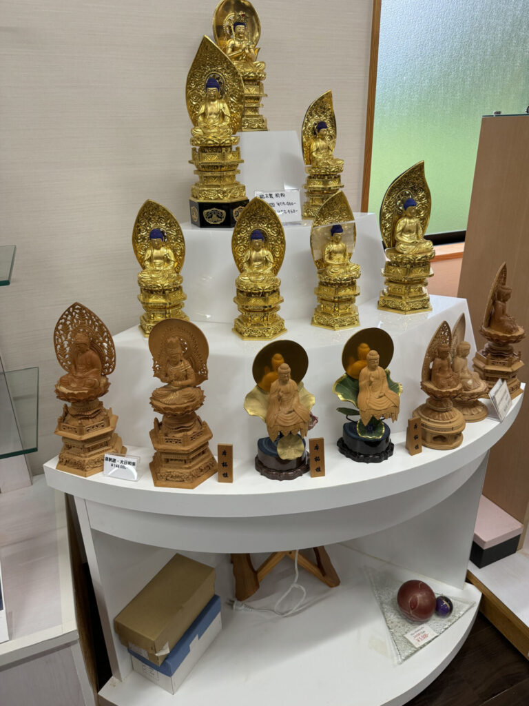 株式会社おおの 仏壇・墓石展示場